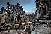 Angkor - Banteay Samre, the courtyard inside the first enclosure.